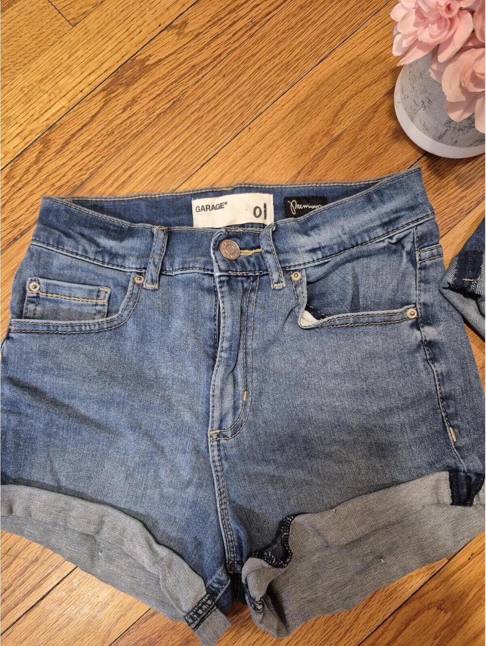 Garage Premium Denim Blue Wash Daisy Duke Shorts Size 1, Cotton Blend 5 Pockets